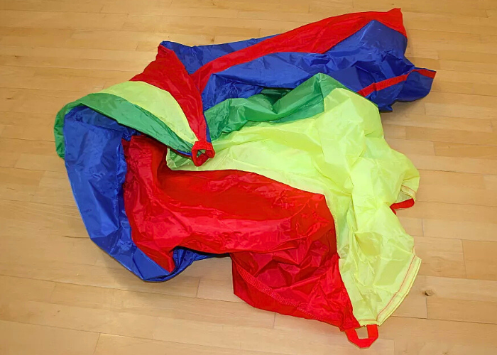 Faldskærm til gymnastik i bedste kvalitet.
Fremstillet af rivfast ripstop nylon.
Flerfarvet i regnbuens farver.