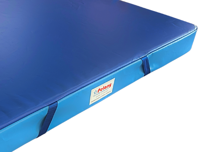 Indkastmåtte til stortrampolin.
2 håndtag på den ene langside.
700 g/m2 PVC dug.
Skumkvalitet 20 kg/m3.