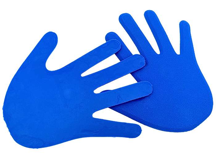 Sæt bestående af en venstre- og en højre hånd.
Markeringshænder i skridsikkert gummi, hænderne har nubret bagside som sikrer, at de ligger fast på gulv eller redskab.
Blå markeringshænder er velegnet til indlæring af korrekt håndstilling i forskelli