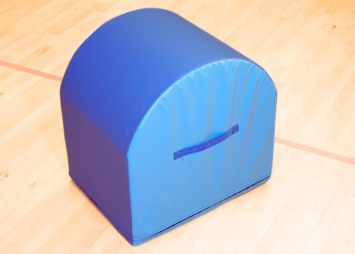 Rulleplint.
Rulleplint er et fantastisk alsidig træningsredskab for både store og små.
Børnehaver, skoler og idrætsforeninger
Kan bruges til forhindringsbaner, flikk-flakk, håndstand og meget mere.
Skumkerne 25 kg. pr. m3.
700 g/m2. PVC dug.
Skrids