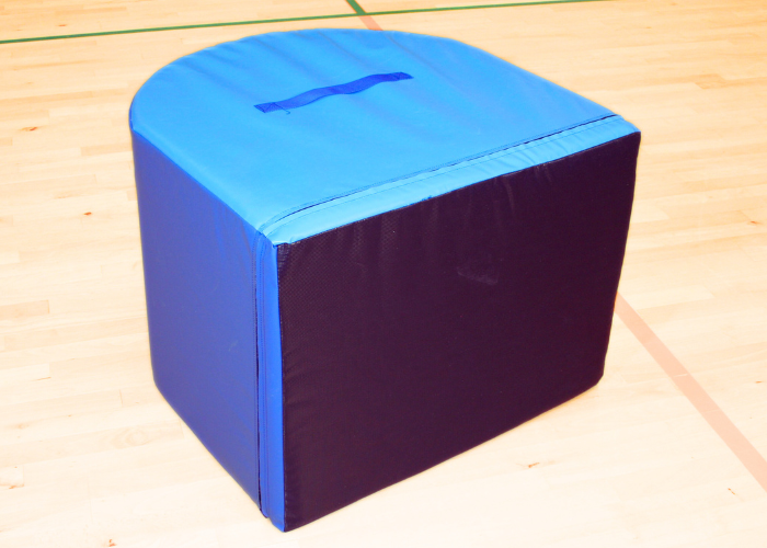 Rulleplint.
Rulleplint er et fantastisk alsidig træningsredskab for både store og små.
Børnehaver, skoler og idrætsforeninger
Kan bruges til forhindringsbaner, flikk-flakk, håndstand og meget mere.
Skumkerne 25 kg. pr. m3.
700 g/m2. PVC dug.
Skrids