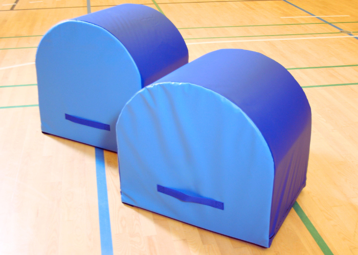 Rulleplint.
Rulleplint er et fantastisk alsidig træningsredskab for både store og små.
Børnehaver, skoler og idrætsforeninger
Kan bruges til forhindringsbaner, flikk-flakk, håndstand og meget mere.
Skumkerne 25 kg. pr. m3.
700 g/m2. PVC dug.
Skrids