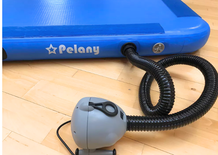 Airtrack Pro 30 cm er et airtrack som henvender sig til gymnastikforeninger, efterskoler og skoler. Der er masser af spring og effektfuldt afsæt til alle aldersgrupper. Hårdhed kan let og hurtigt tilpasses gymnasternes alder og niveau. Findes i 2 me