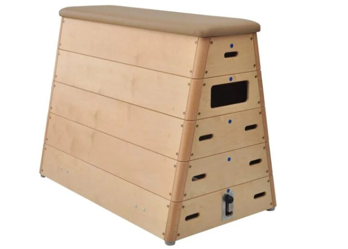 5-sektions trapezformet træplint.
Kassesektionerne er fremstillet af 18 mm tyk krydsfiner og udstyret med fuldt sammenlåste hjørneblokke i massivt bøgetræ, der er monteret i hver sektion. Alle træelementer er behandlet med superstærk klar lak.
Den