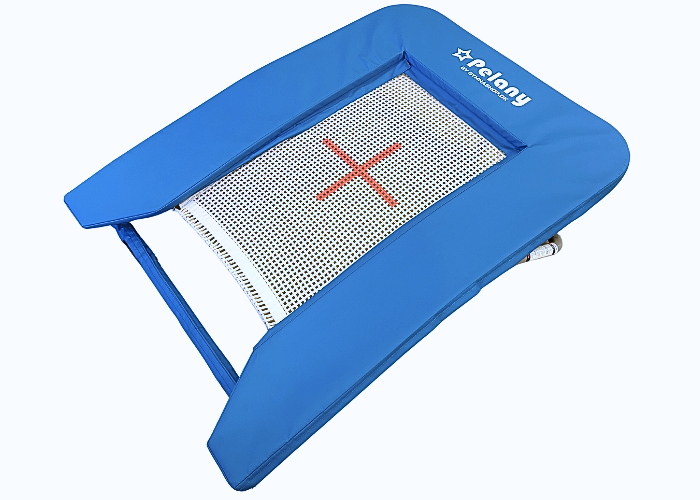 Boost Board Hawk.
Ergonomisk udformet minitrampolin til kraftfulde afsæt.
Velegnet til børnespring, da den er let at hoppe op i for de mindste.
Skridsikker fødder og med transporthjul.
Højderegulering fra ca. 26-32 cm
Open-end model.