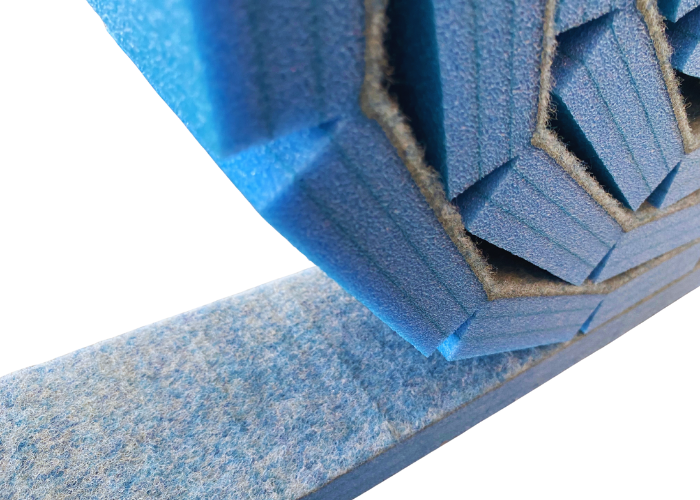 Balancebom der kan rulles sammen.
Let at opbevare og transportere.
Fremstillet af PE skum og med nålefilt på top.