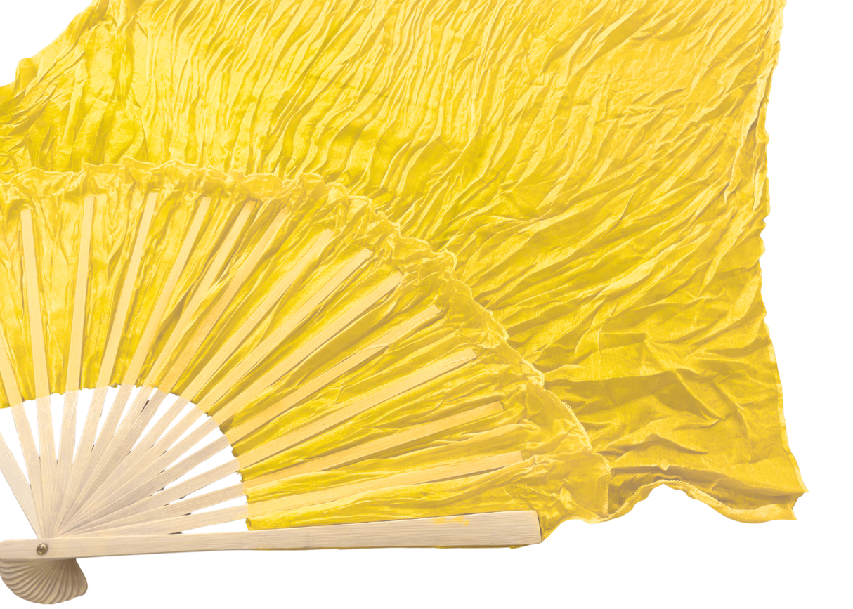 MALA viftevimpel. Viftevimpler er et af de nyeste håndredskaber på markedet. Viftevimplerne findes i flere forskellige flotte farvekombinationer.
Viftevimplen er fremstillet af 170 x 80 cm let og smidigt silkestof, monteret på en 55 cm bred vifte lav