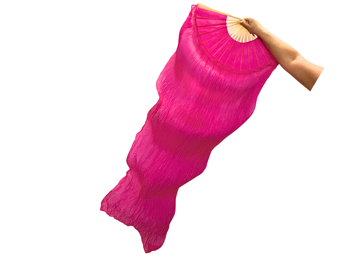 Viftevimpler er et af de nyeste håndredskaber på markedet. Viftevimplerne findes i flere forskellige flotte farvekombinationer.
Viftevimplen er fremstillet af 170 x 80 cm let og smidigt silkestof, monteret på en 55 cm bred vifte lavet af bambustræ.
E