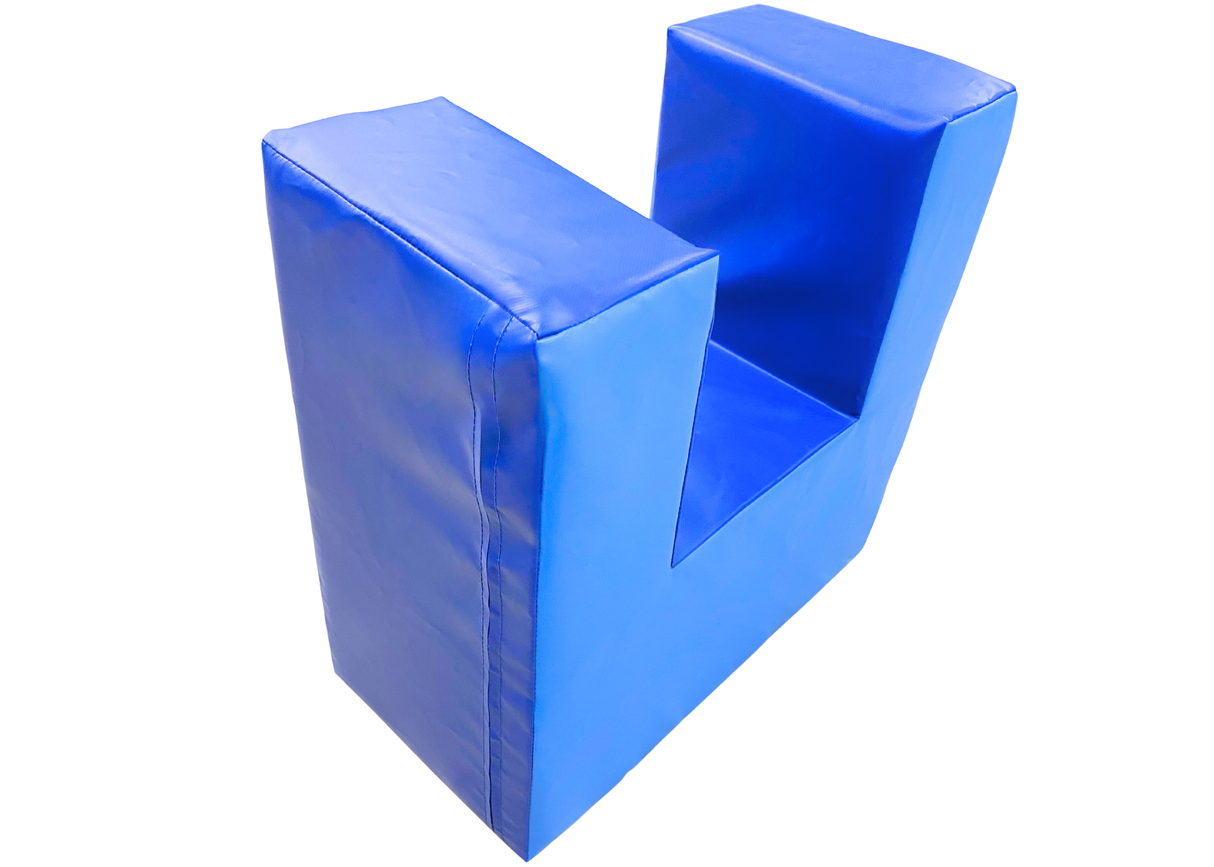 Klods med firkantet udskæring 60 x 30 x 60 cm. En rigtig fin skumblok med firkantet hul.
Hullet er 30 x 30 cm
Bare fantasien sætter grænser for hvad du kan bruge klodsen til.
Den kan bruges sammen med mange af Gymnashops andre skumprodukter eller b