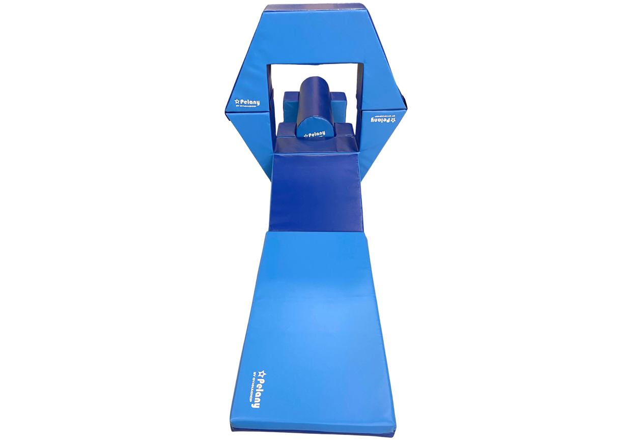 Modulsystem 1 består af 7 dele som kan bruges enkeltvis eller kombineres på mange forskellige måder.
De 7 skumdele er:
1 måtte
1 kile
1 cylinder 30
1 møtrik, 2-delt
2 klodser med rund udskæring
Sættet er udført i PVC dug, 700 g/m2 og er let rengøre