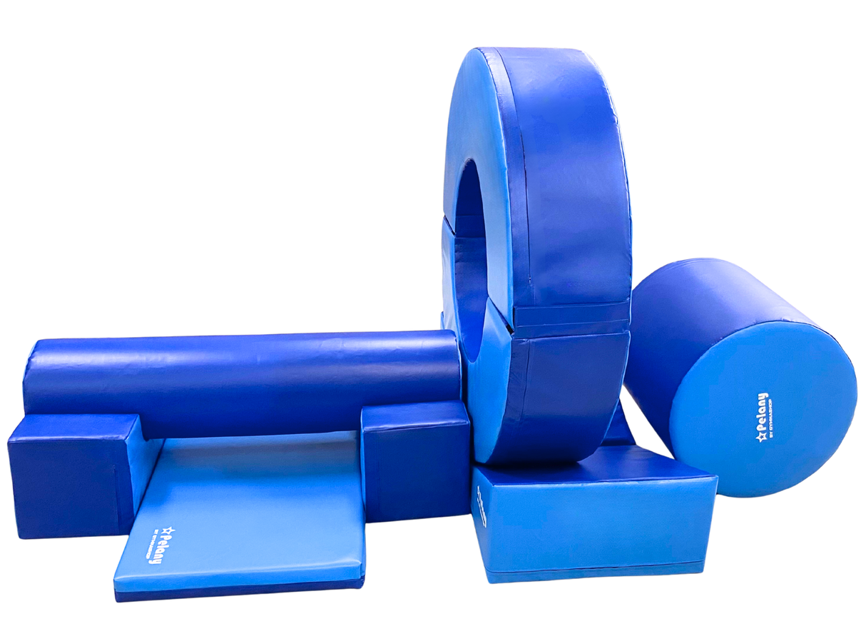 Modulsystem 3 består av:
2 kiler
1 cirkel, 2-delt
1 stor cylinder
1 mindre cylinder
2 klodser med plads til den lille cylinder
1 matte
Her får du ni fantastiske skumredskaber, som kan bruges til forhindringsbane, øvelse af balance, motorik øvelser e