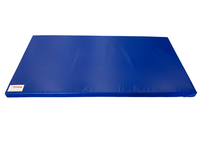 Universalmåtte med velcro 7 x 100 x 200 cm
Kan sættes sammen både i bredde- og længderetning.
7 cm. skumgummi.
700 g/m2. PVC dug.
Monteret med 10 cm bredt velcro.
YKK lynlås.
Skridsikker bund.