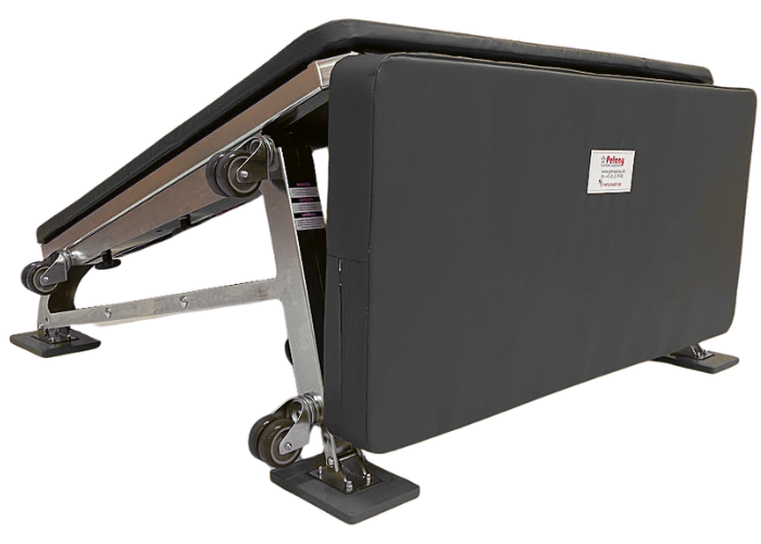 Bumper til FALCON minitrampolin fra Pelany.
Bumperen er en sikkerhedsafskærmning mellem minitrampolin og nedspringsmåtte/springgrav, som er fastmonteret med velcro på minitrampolinen.
Bumperen er produceret af formstærkt, blødt skum, betrukket med kr