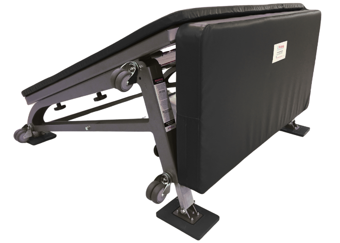 Bumper til FALCON minitrampolin fra Pelany.
Bumperen er en sikkerhedsafskærmning mellem minitrampolin og nedspringsmåtte/springgrav, som er fastmonteret med velcro på minitrampolinen.
Bumperen er produceret af formstærkt, blødt skum, betrukket med kr