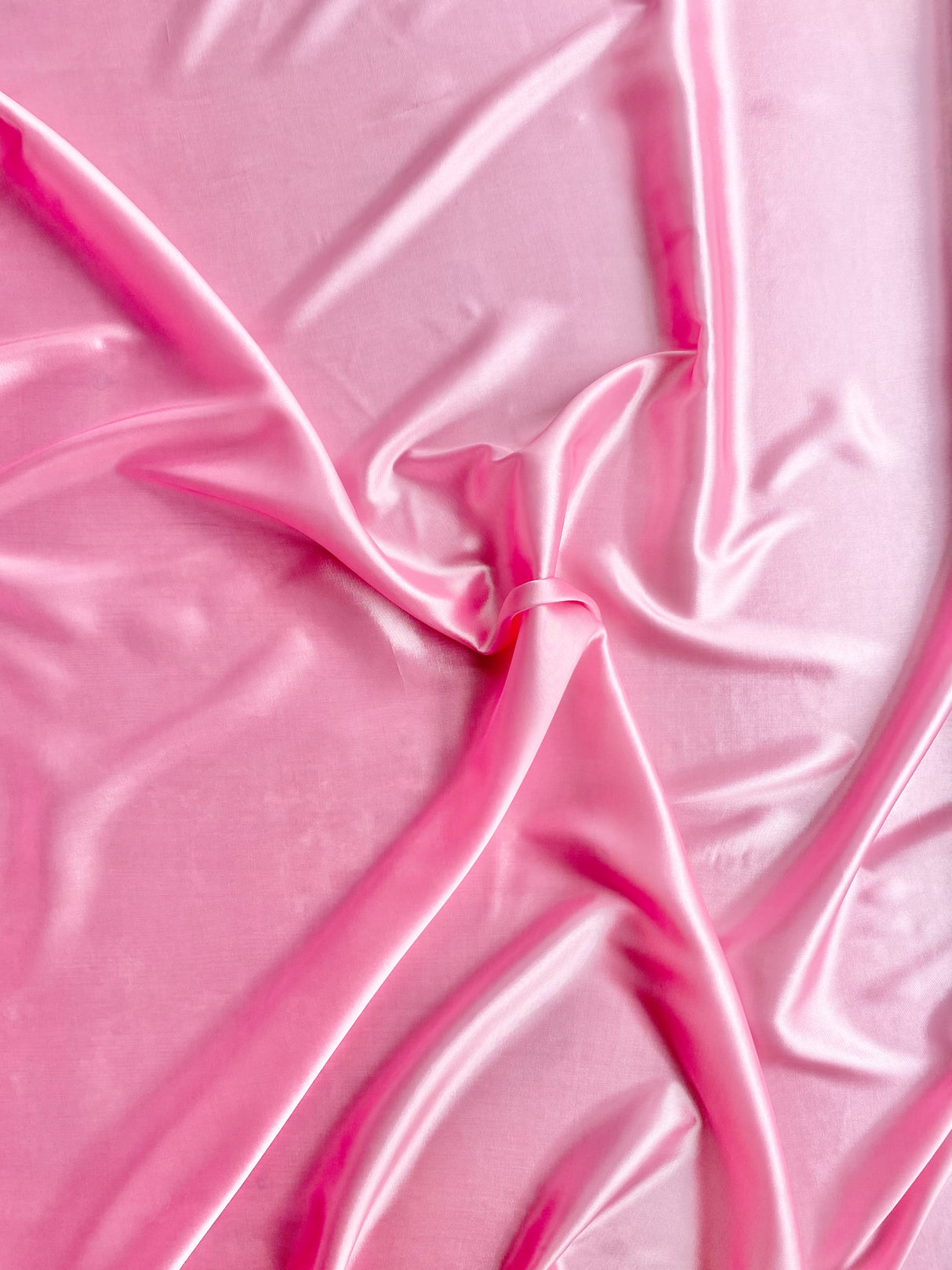 Rosa.
Rytmeflag til rytmisk gymnastik, herunder både holdgymnastik og individuel gymnastik, dans, børnerytmik, motorik, bevægelseslege, træning og opvisning. Gymnastik håndredskab med flot visuel effekt. Rytmeflaget laver smukke, bølgende bevægelser