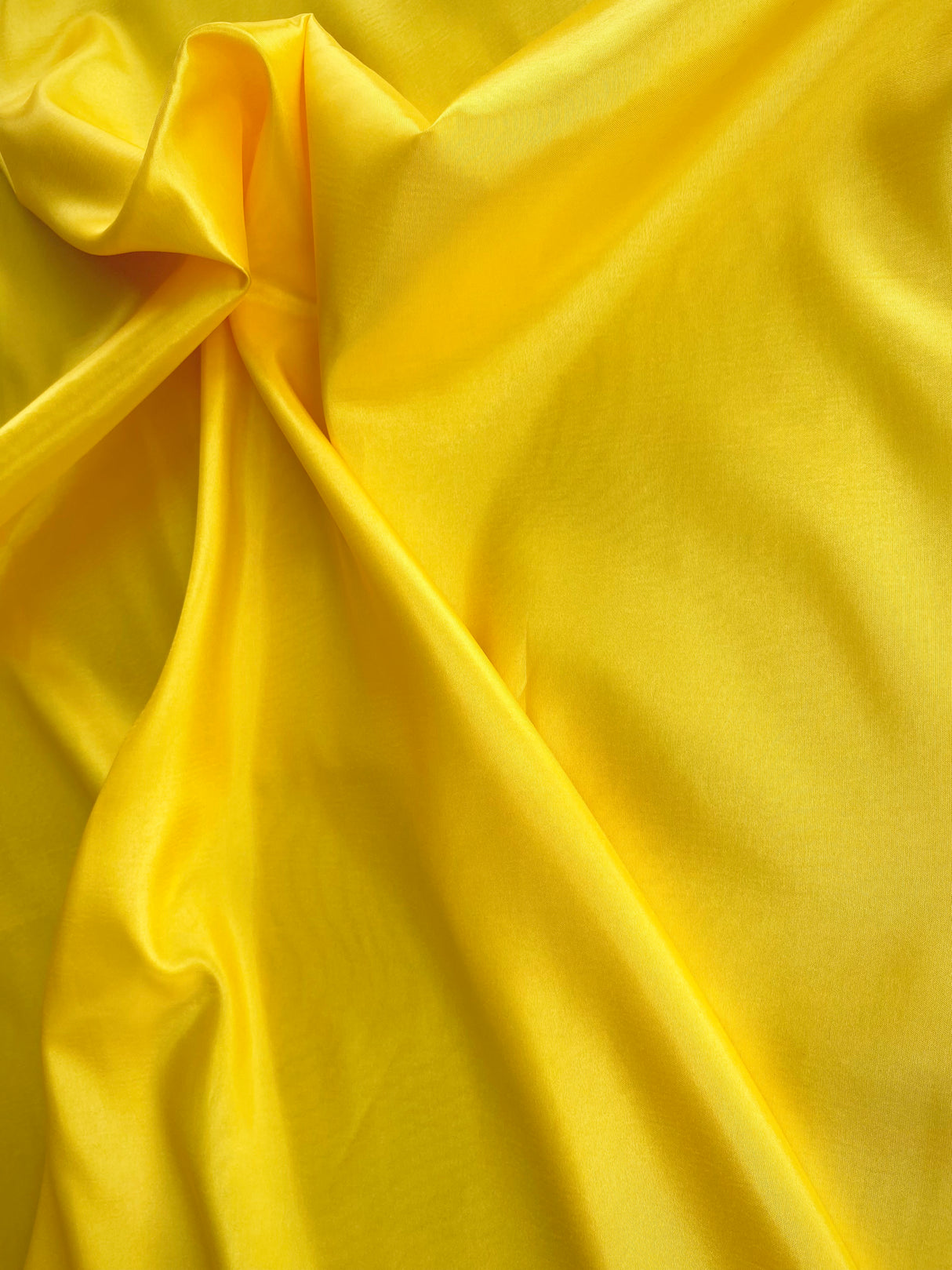 Gul.
Rytmeflag til rytmisk gymnastik, herunder både holdgymnastik og individuel gymnastik, dans, børnerytmik, motorik, bevægelseslege, træning og opvisning. Gymnastik håndredskab med flot visuel effekt. Rytmeflaget laver smukke, bølgende bevægelser