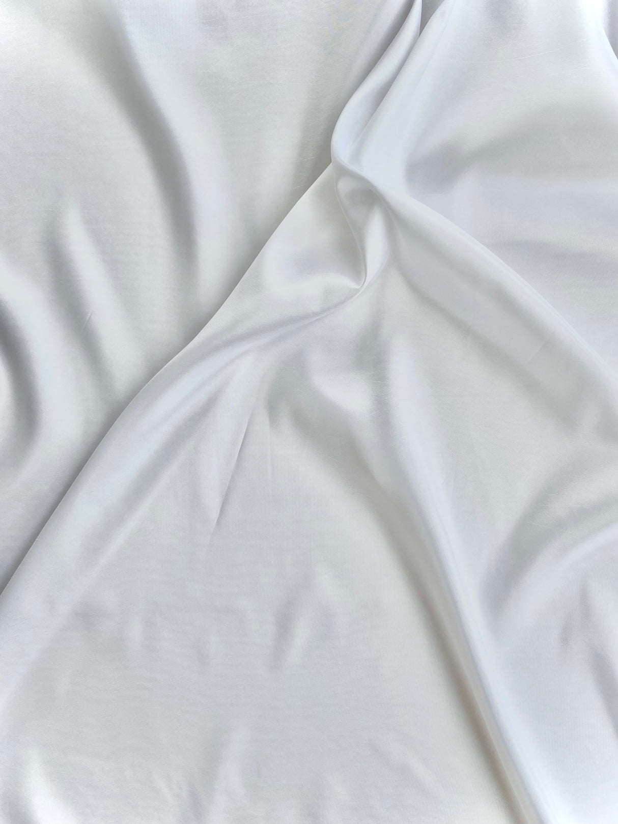 Hvid.
Rytmeflag til rytmisk gymnastik, herunder både holdgymnastik og individuel gymnastik, dans, børnerytmik, motorik, bevægelseslege, træning og opvisning. Gymnastik håndredskab med flot visuel effekt. Rytmeflaget laver smukke, bølgende bevægelser