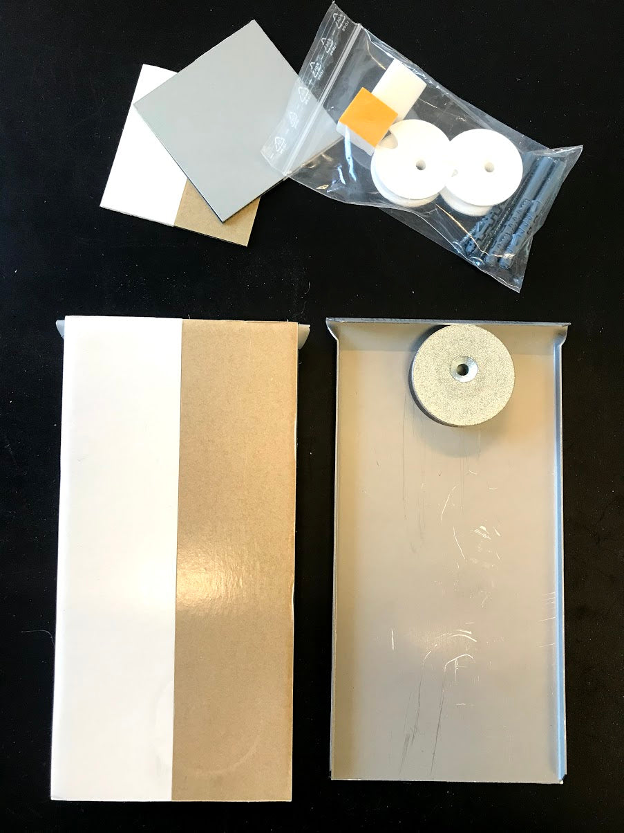 Skjult ophæng til spejle