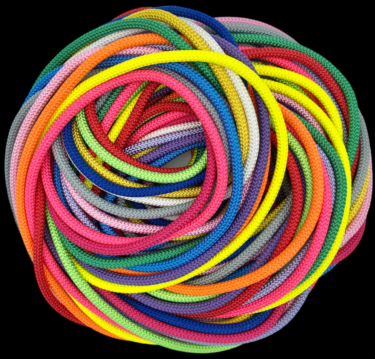 Amaya COMPETITION sjippetov.
Sjippetov til rytmisk gymnastik i absolut topkvalitet fra Amaya. FIG godkendt til konkurrencegymnastik.
Super tæt vævning og en vægt på hele 210 g, som giver sjippetovet optimal tyngde til udførelse af komplekse sving,