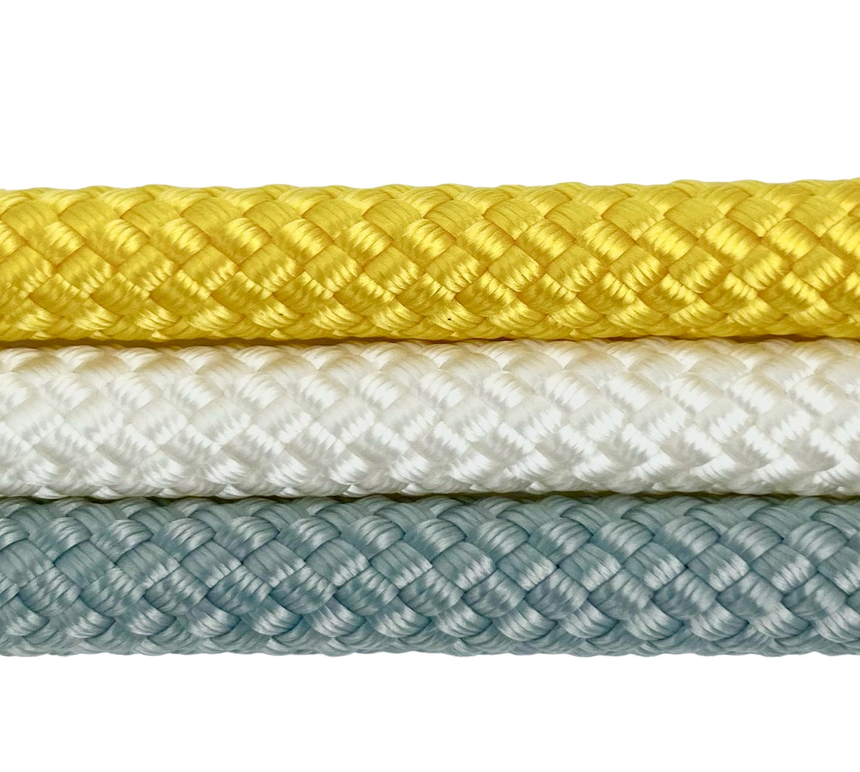 Amaya COMPETITION sjippetov.
Sjippetov til rytmisk gymnastik i absolut topkvalitet fra Amaya. FIG godkendt til konkurrencegymnastik.
Super tæt vævning og en vægt på hele 210 g, som giver sjippetovet optimal tyngde til udførelse af komplekse sving,