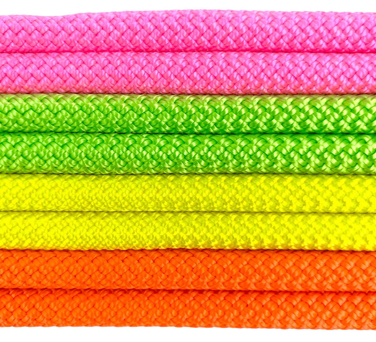 Sjippetov Pastorelli NEW ORLEANS.
Pastorelli NEW ORLEANS sjippetov er af den bedste kvalitet og et foretrukkent mærke hos topgymnasterne indenfor rytmisk gymnastik.
FIG-godkendt til konkurrencer.
Længde 3 m.
Diameter 9 mm.
Sjippetovet har en god t