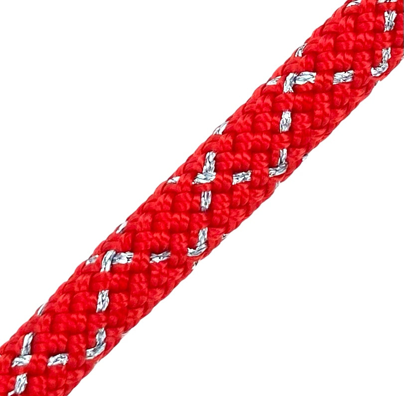 Sjippetov Pastorelli NEW ORLEANS, Rød/Sølv.
Pastorelli NEW ORLEANS sjippetov er af den bedste kvalitet og et foretrukkent mærke hos topgymnasterne indenfor rytmisk gymnastik.
FIG-godkendt til konkurrencer.
Længde 3 m.
Diameter 9 mm.
Sjippetovet ha