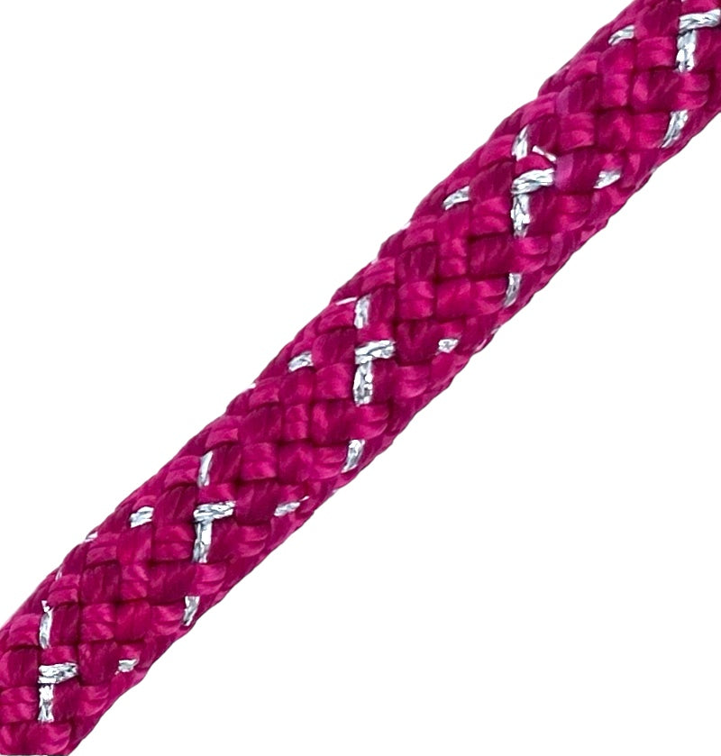 Sjippetov Pastorelli NEW ORLEANS, Fuchsia/Sølv.
Pastorelli NEW ORLEANS sjippetov er af den bedste kvalitet og et foretrukkent mærke hos topgymnasterne indenfor rytmisk gymnastik.
FIG-godkendt til konkurrencer.
Længde 3 m.
Diameter 9 mm.
Sjippetove