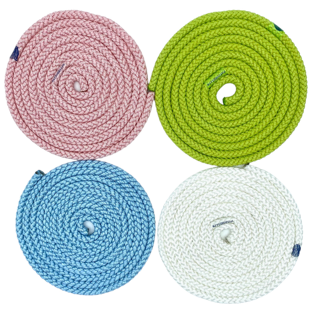 Sjippetov Pastorelli PATRASSO, Lys Pink, Limegrøn, Lyseblå og Hvid.
Ensfarvet sjippetov med god vægt og tyngde til rytmisk gymnastik, opvisning og konkurrence.
Dette produkt er F.I.G. godkendt og kan bruges til konkurrencer.
Nylontov på 315 cm.