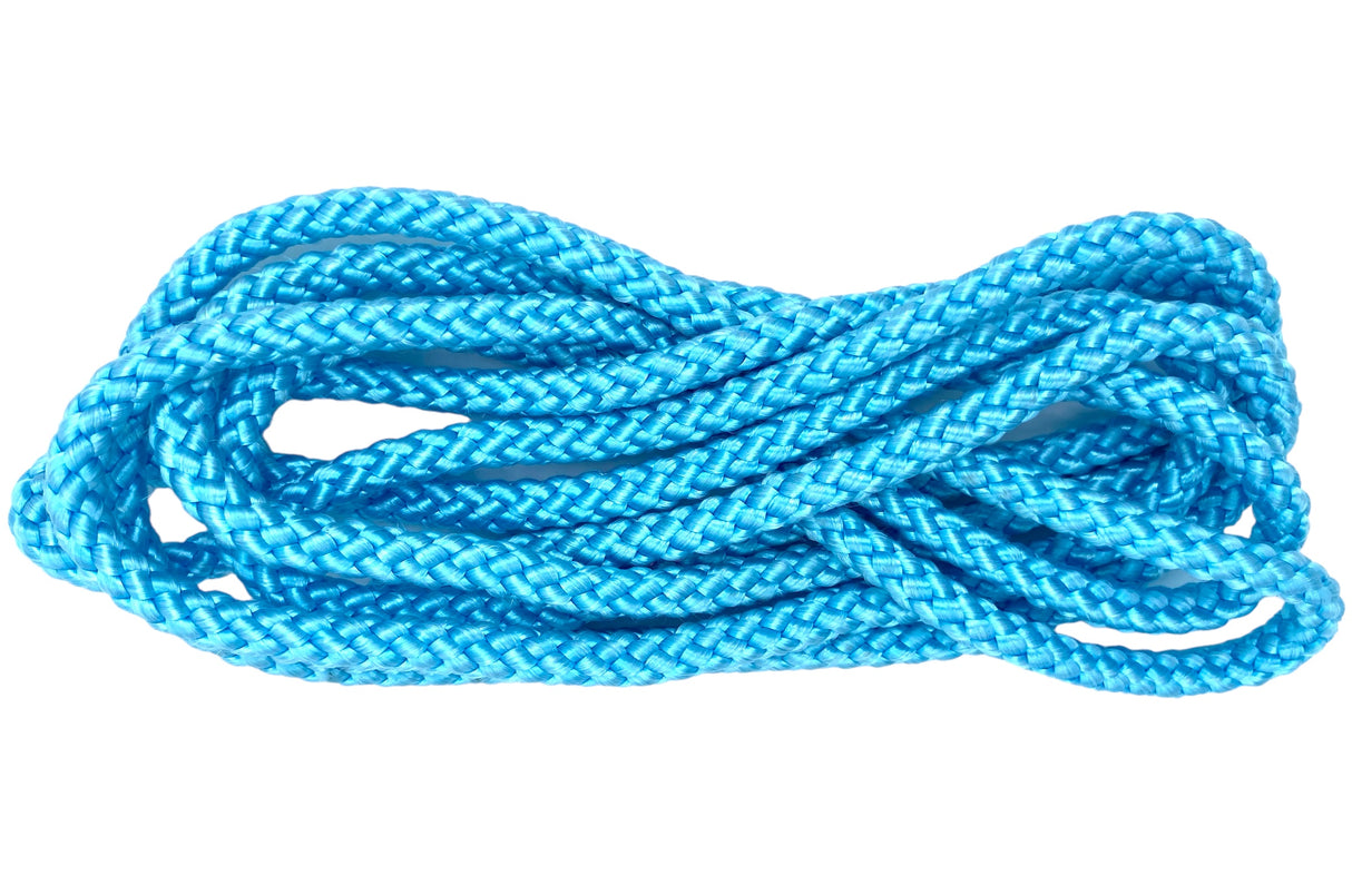 Sjippetov MALA, Turkis.
MALA sjippetov i flotte klare farver. Rigtig gode, slidstærke sjippetove til skoler, foreninger og institutioner.
Sjippetovet er 3 m, men kan afkortes efter behov, så det tilpasses alle aldersgrupper - vi hjælper dig gerne.
L