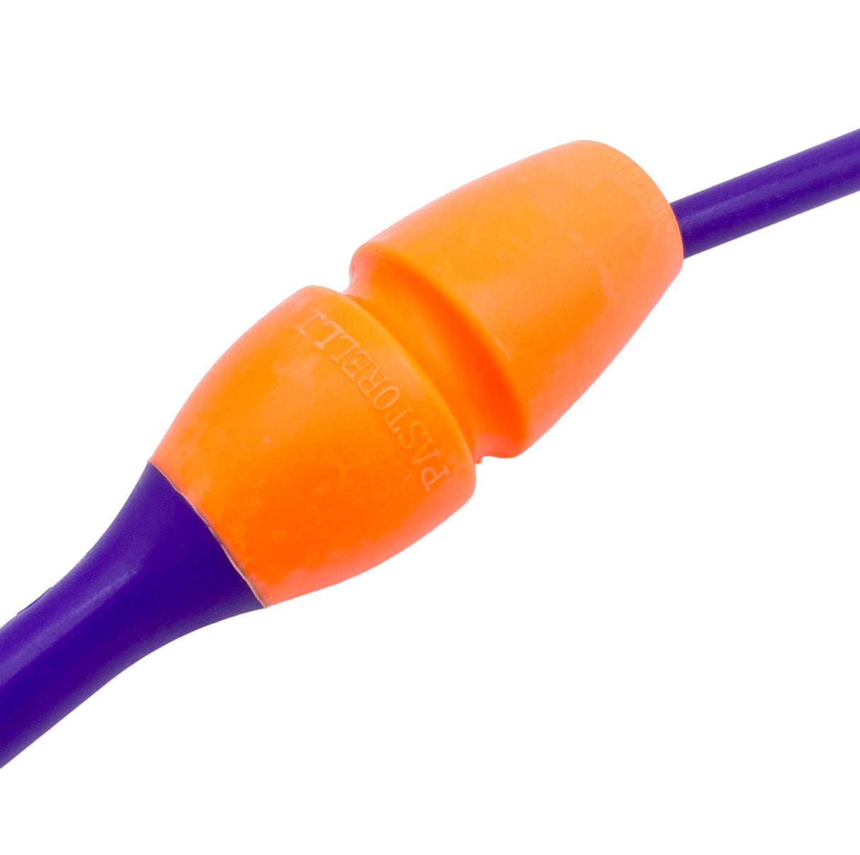 Tofarvet gymnastikkølle fra Pastorelli med en krop (den orange del) af gummi, hvilket gør, at køllen kan stødes mod gulvet og springe tilbage.
Køllerne kan også sættes sammen i forlængelse af hinanden.
En farverig kølle til træning, opvisning, show