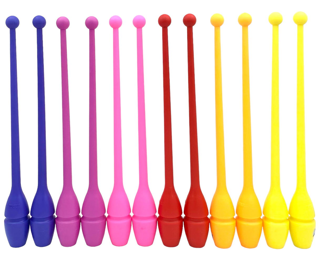 En farverig kølle til træning, opvisning, show og konkurrence.
Italienske Pastorelli står for den absolutte topkvalitet indenfor håndredskaber til rytmisk gymnastik. De tilbyder et bredt udvalg af udstyr, herunder tøndebånd, køller, bolde, vimpler