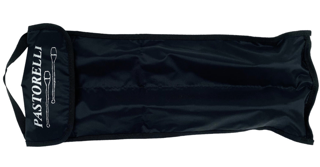 Praktisk opbevaringstaske fra Pastorelli med plads til 2 stk. gymnastikkøller.
Håndtag.
Lukkes med velcrobånd.