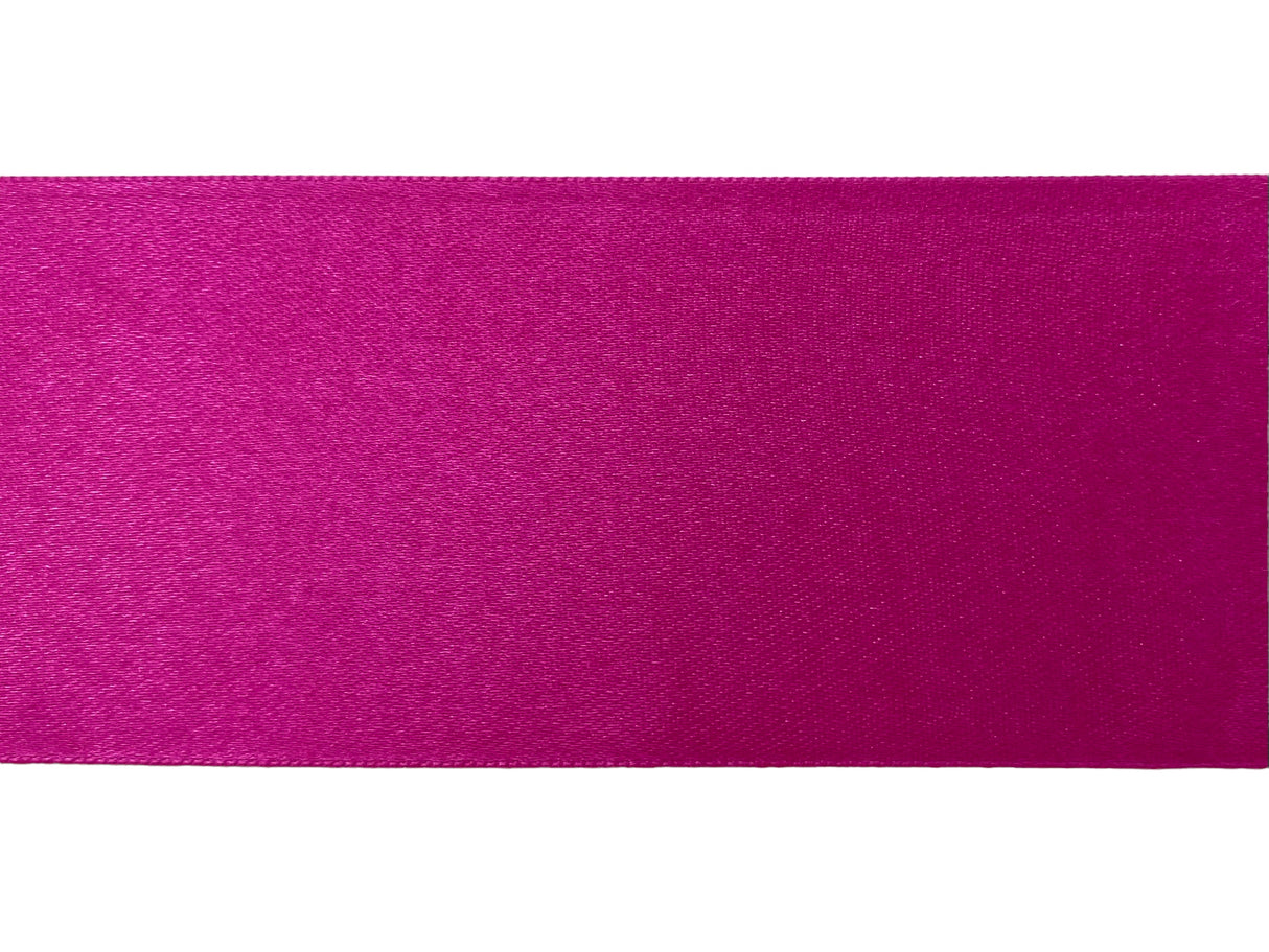 Amaya Vimpel til rytmisk gymnastik.
Amayas vimpel er det perfekte valg for rytmiske gymnaster, uanset om det er til træning eller opvisning.
Vimplerne er 6 meter lange og er lette nok til at bevæge sig elegant gennem luften, men har stadig tilstrækk