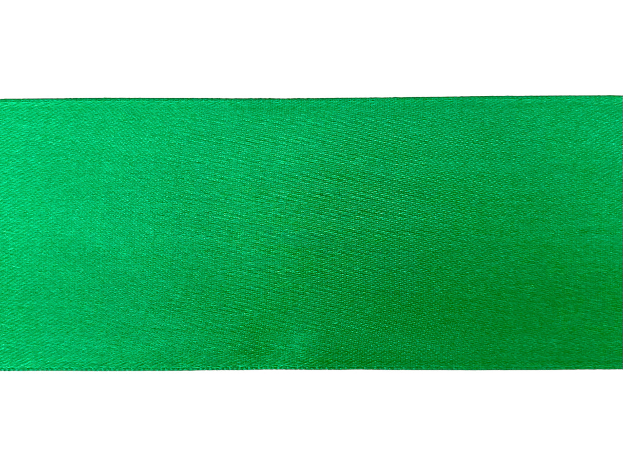 Amaya Vimpel til rytmisk gymnastik.
Amayas vimpel er det perfekte valg for rytmiske gymnaster, uanset om det er til træning eller opvisning.
Vimplerne er 6 meter lange og er lette nok til at bevæge sig elegant gennem luften, men har stadig tilstrækk