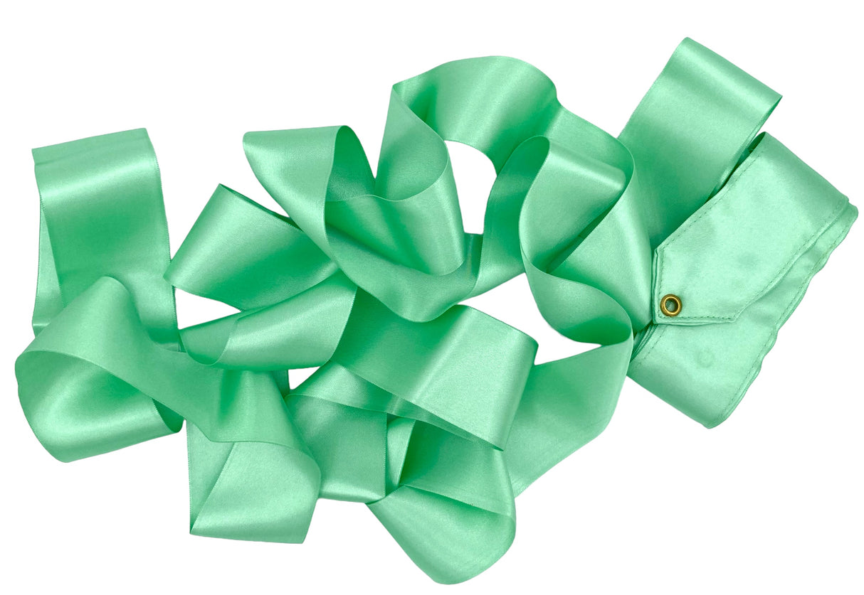 Amaya Vimpel til rytmisk gymnastik.
Amayas vimpel er det perfekte valg for rytmiske gymnaster, uanset om det er til træning eller opvisning.
Vimplerne er 6 meter lange og er lette nok til at bevæge sig elegant gennem luften, men har stadig tilstrækk