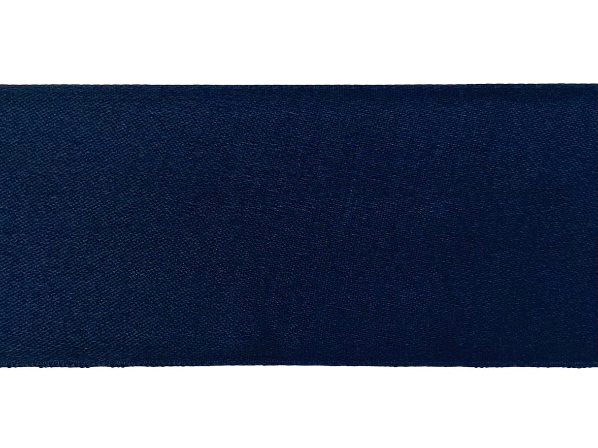 Amaya Vimpel til rytmisk gymnastik.
Amayas vimpel er det perfekte valg for rytmiske gymnaster, uanset om det er til træning eller opvisning.
Vimplerne er 6 meter lange og er lette nok til at bevæge sig elegant gennem luften, men har stadig tilstrækk