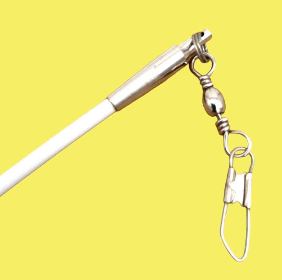 MALA vimpelstang til rytmisk gymnastik.
Klassisk hvid vimpelstang i glasfiber, med endeprop i gummi, samt øje og svirvel til vimpelmontering.
Rigtig god kvalitet.
Designet til at give gymnasten optimal effekt af koreografier, sving og kast med vimpl