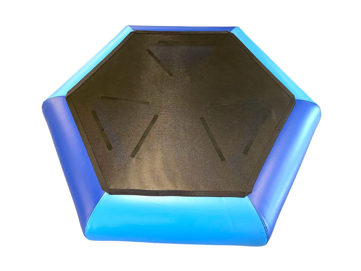 Hoppeburger ø150 cm.
700 g/m2. PVC dug.
Den bedste trampolin til de helt små.
Med denne burger kan der hurtig leges øvelser ind til motorik, balance og hoppetræning
Det er så sjovt for børnene når der læres med leg.