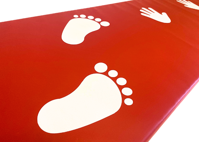 Vejrmølle måtte med hænder og fødder.
Til indøvning af vejrmøller og placering af hænder og fødder.