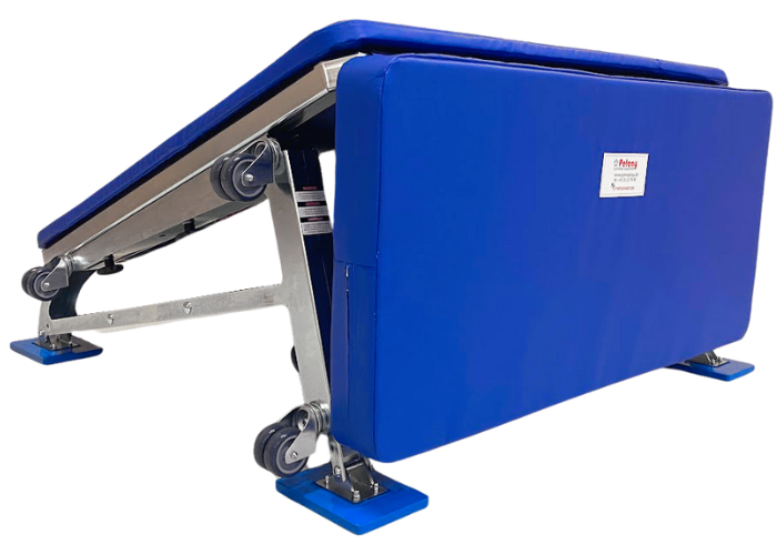 Bumper til FALCON minitrampolin fra Pelany.
Bumperen er en sikkerhedsafskærmning mellem minitrampolin og nedspringsmåtte/springgrav, som er fastmonteret med velcro på minitrampolinen.
Bumperen er produceret af formstærkt, blødt skum, betrukket med kr