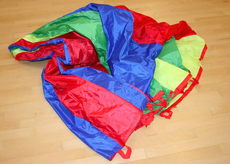 Faldskærm til gymnastik i bedste kvalitet.
Fremstillet af rivfast ripstop nylon.
Flerfarvet i regnbuens farver.
