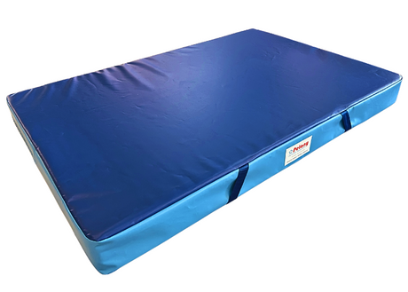 Indkastmåtte til stortrampolin.
2 håndtag på den ene langside.
700 g/m2 PVC dug.
Skumkvalitet 20 kg/m3.