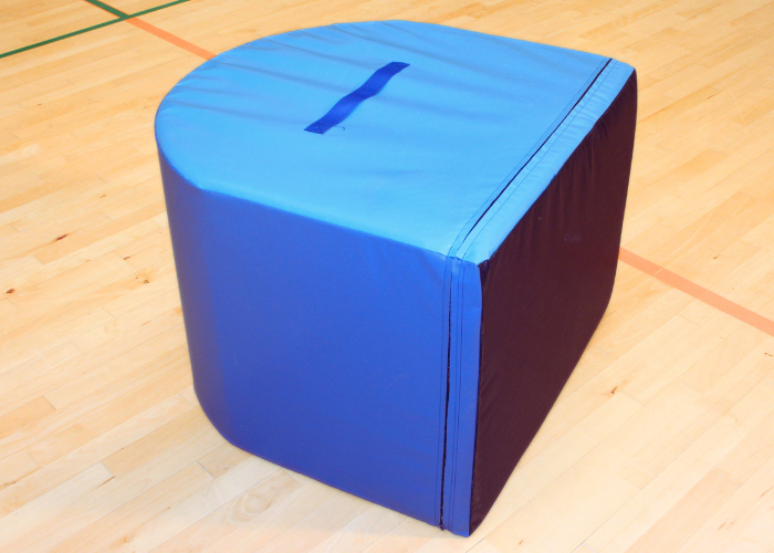 Rulleplint.
Rulleplint er et fantastisk alsidig træningsredskab for både store og små.
Børnehaver, skoler og idrætsforeninger

Kan bruges til forhindringsbaner, flikk-flakk, håndstand og meget mere.

Skumkerne 25 kg. pr. m3.
700 g/m2. PVC dug.
Skrids