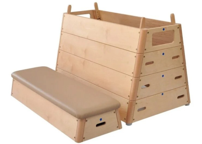 5-sektions trapezformet træplint.

Kassesektionerne er fremstillet af 18 mm tyk krydsfiner og udstyret med fuldt sammenlåste hjørneblokke i massivt bøgetræ, der er monteret i hver sektion. Alle træelementer er behandlet med superstærk klar lak.

Den 