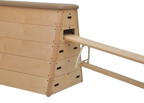 5-sektions trapezformet træplint.

Kassesektionerne er fremstillet af 18 mm tyk krydsfiner og udstyret med fuldt sammenlåste hjørneblokke i massivt bøgetræ, der er monteret i hver sektion. Alle træelementer er behandlet med superstærk klar lak.

Den 