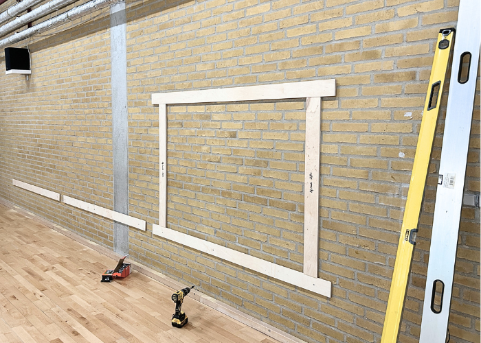 Spejl limet på 16 mm. plade med 2 stk. ophængslister pr. plade for let montering. 4 mm. spejl.
Ultra Gardian.
Poleret forkant på alle 4 sider.
Leveres med afstandslister for korrekt montage af ophængslisterne.

Montering er let, kræver 2 personer og 