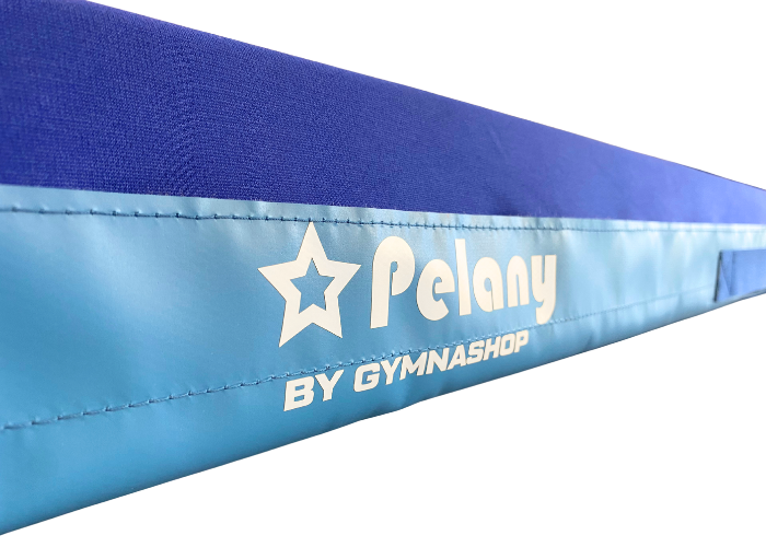 Crashmåtte med top af softbetræk. Skumkvalitet 20 kg. pr. m3. 700 g/m2 PVC dug.
Skridsikker bund.
6 stk. bærehåndtag.