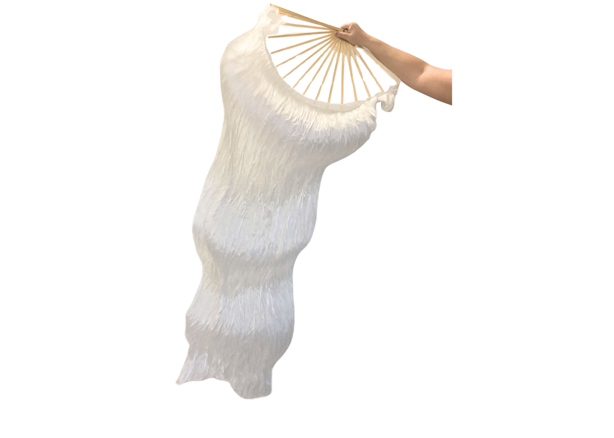 Viftevimpler er et af de nyeste håndredskaber på markedet. Viftevimplerne findes i flere forskellige flotte farvekombinationer.
Viftevimplen er fremstillet af 170 x 80 cm let og smidigt silkestof, monteret på en 55 cm bred vifte lavet af bambustræ.
E