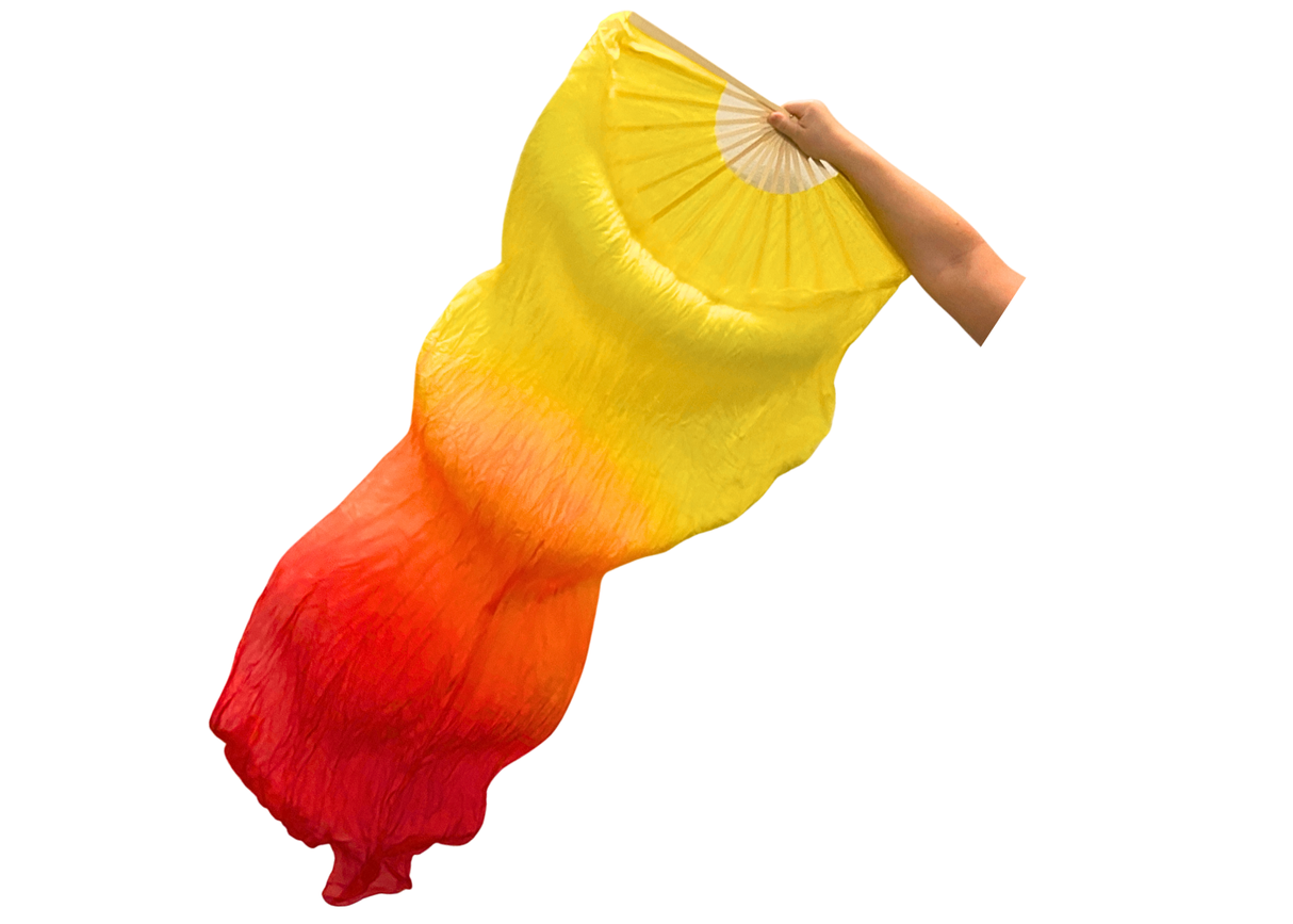 Viftevimpler er et af de nyeste håndredskaber på markedet. Viftevimplerne findes i flere forskellige flotte farvekombinationer.
Viftevimplen er fremstillet af 170 x 80 cm let og smidigt silkestof, monteret på en 55 cm bred vifte lavet af bambustræ.
E