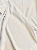 Off White. 
Rytmeflag til rytmisk gymnastik, herunder både holdgymnastik og individuel gymnastik, dans, børnerytmik, motorik, bevægelseslege, træning og opvisning. Gymnastik håndredskab med flot visuel effekt. Rytmeflaget laver smukke, bølgende bevæg